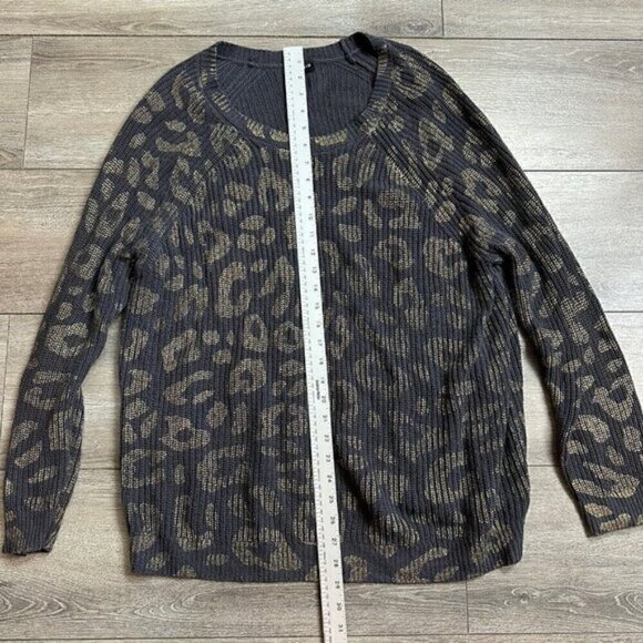 Torrid 1 Womens Plus 1X Animal Metallic Gold Print Gray Sweater - Picture 6 of 6
